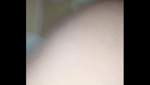 Nhét con cu nhỏ gân guốc vào lồn bà xã