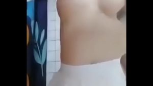 Nữ sinh bách khoa show hàng cho anh người yêu xem